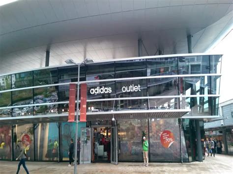 outlet wolfsburg adidas schuhe|adidas Store – An der Vorburg 1, Wolfsburg.